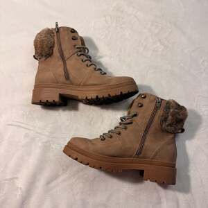 Universal Thread Women's Tan Faux Fur Trim Lace-Up Combat Boots Size 9